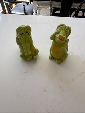 Vtg Alligator Salt and Pepper Shakers